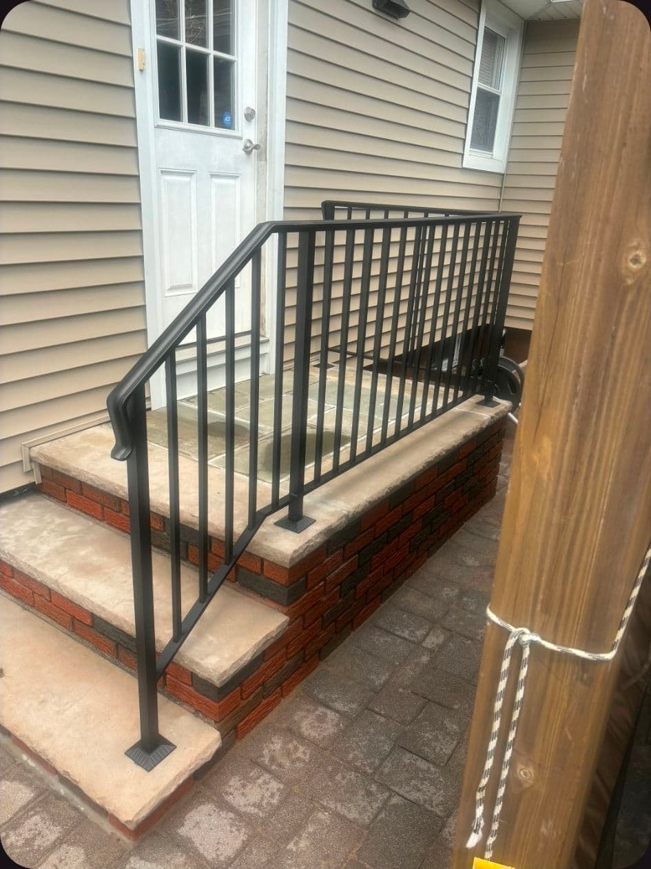 Back-Step Metal Railing That Actually Fits the Space image