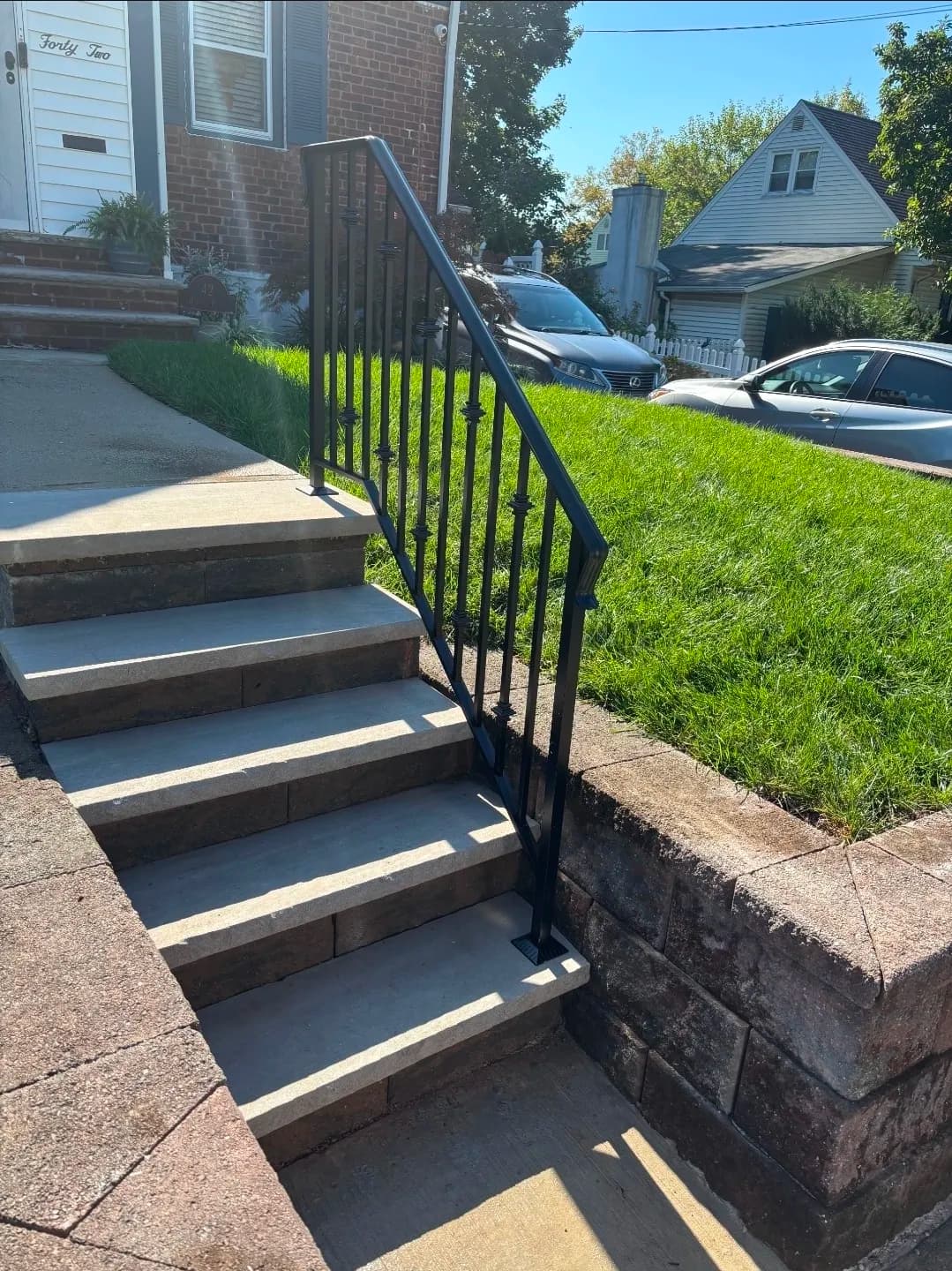 Gallery photos for Aluminum Front Step Railings That Look Good and Hold Firm: Image #1